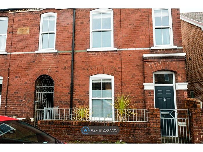 3 Bedroom Semi-Detached House To Rent In Hawthorn Grove, York, YO31