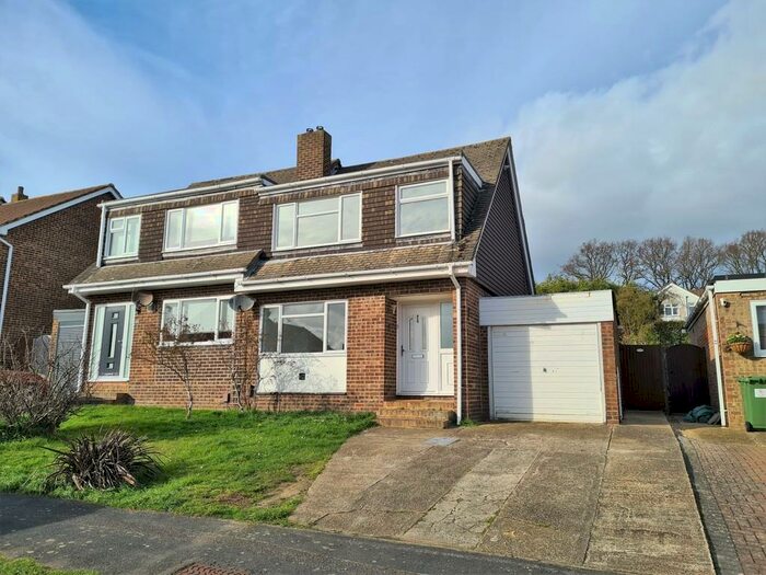 3 Bedroom Semi-Detached House To Rent In Reeves Way, Bursledon, SO31