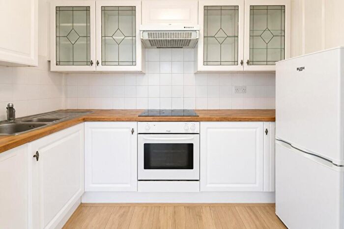 2 Bedroom Flat To Rent In Oakleigh Road North, London, N20