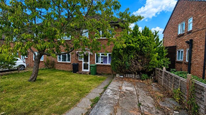 3 Bedroom Maisonette For Sale In Elmwood Close, Alton, Hampshire, GU34