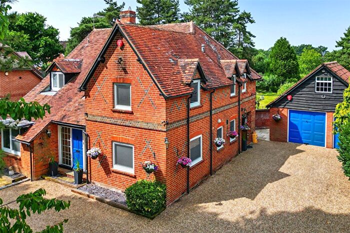 5 Bedroom Detached House For Sale In Bluebell Meadow, Winnersh, Wokingham, Berkshire, RG41