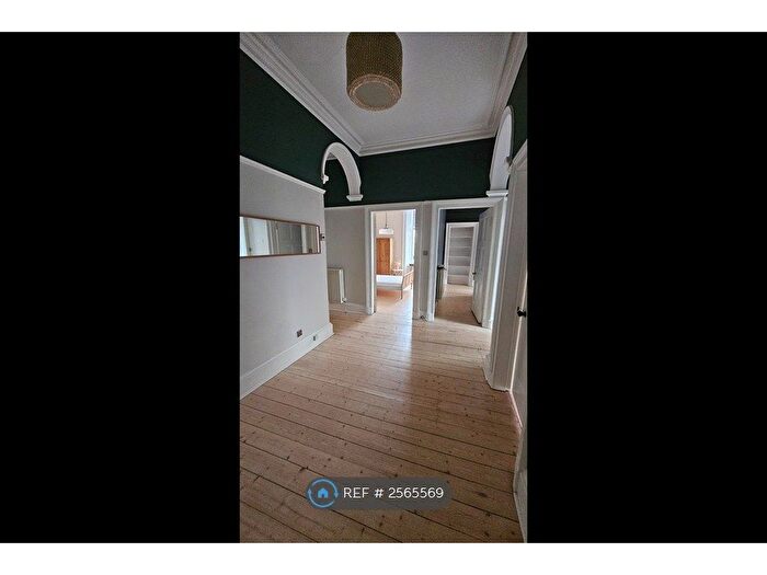 3 Bedroom Flat To Rent In Morningside Road, Edinburgh, EH10