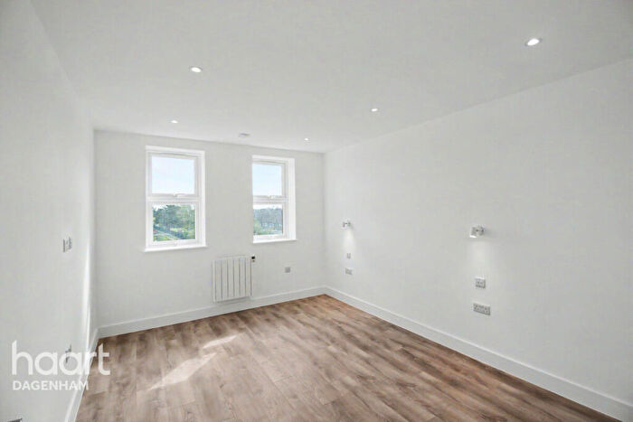 2 Bedroom Apartment To Rent In Gale Street, Dagenham, RM9
