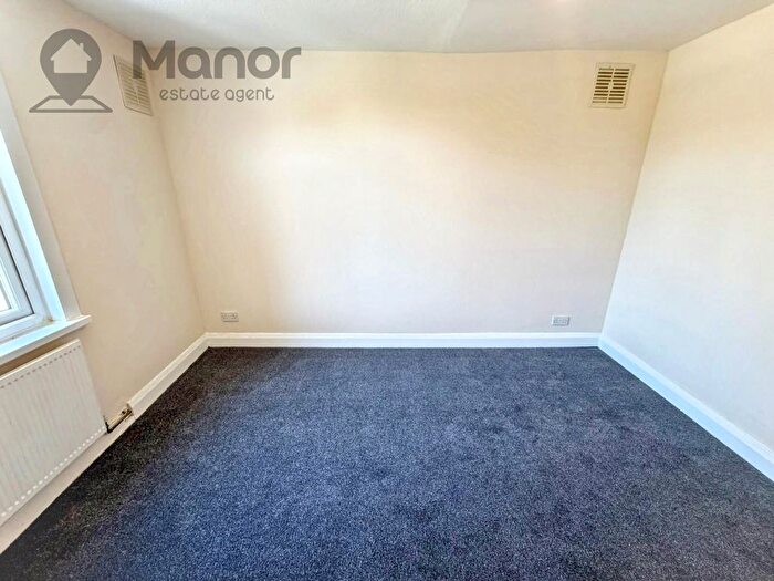 2 Bedroom Flat To Rent In Sheringham Avenue, Manor Park, E12
