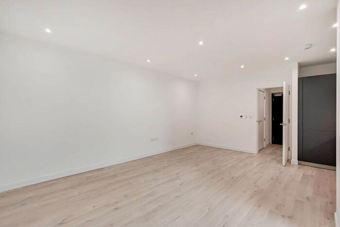 1 Bedroom Flat To Rent In Coster Avenue, Manor House, London, N4