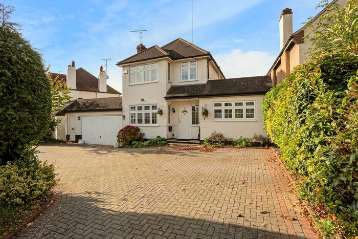 4 Bedroom Detached House To Rent In Courtlands Drive, Watford, WD17