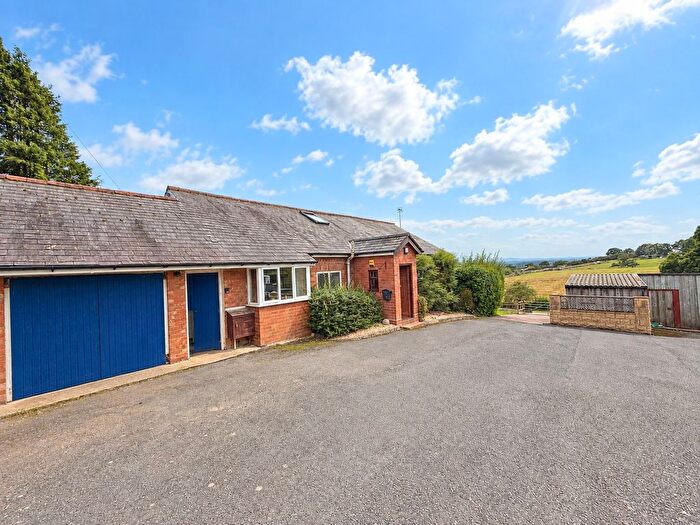 4 Bedroom Bungalow To Rent In Evesham Road, Astwood Bank, Redditch, Worcestershire, B96