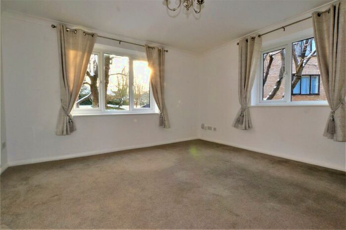 1 Bedroom Apartment To Rent In Fairbairn Close, Purley, Surrey, CR8