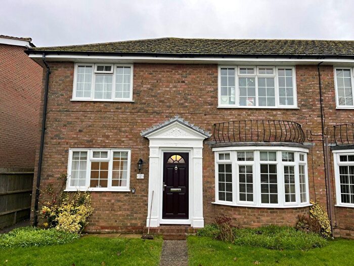 2 Bedroom Flat To Rent In St. Lawrence Avenue, Worthing, West Sussex, BN14