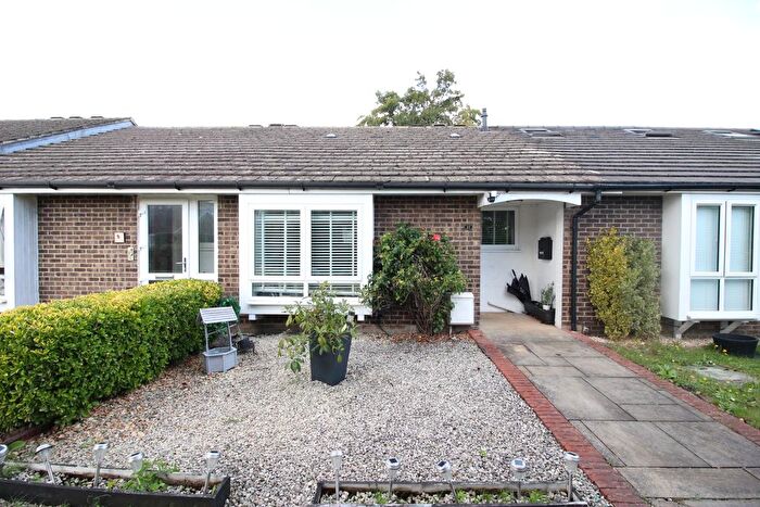 2 Bedroom Terraced Bungalow For Sale In Southwood Close, Worcester Park, KT4