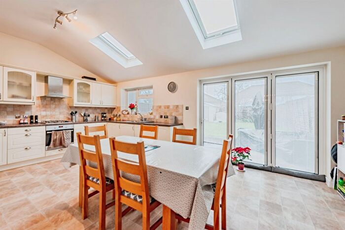 4 Bedroom Semi-detached House For Sale In Hunters Chase, South Godstone, Godstone, RH9