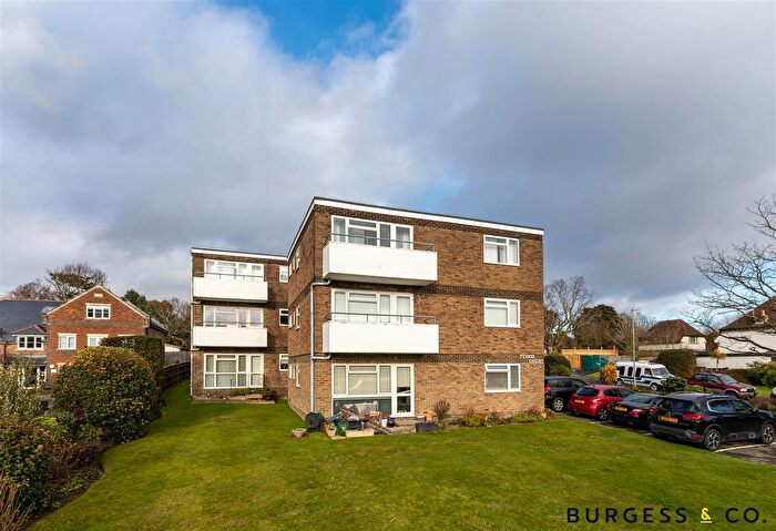 2 Bedroom Flat For Sale In Collington Avenue, Bexhill On Sea, TN39