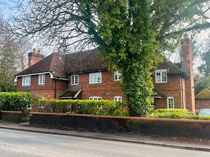 2 Bedroom Flat For Sale In Reading Road, Yateley, GU46