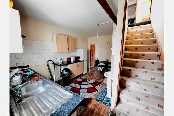 1 Bedroom Flat To Rent In Ladypool Road, Sparkbrook, Birmingham, B12