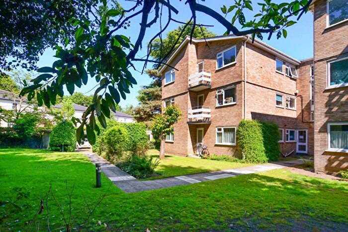 2 Bedroom Flat To Rent In Coniston Court, Weybridge, KT13
