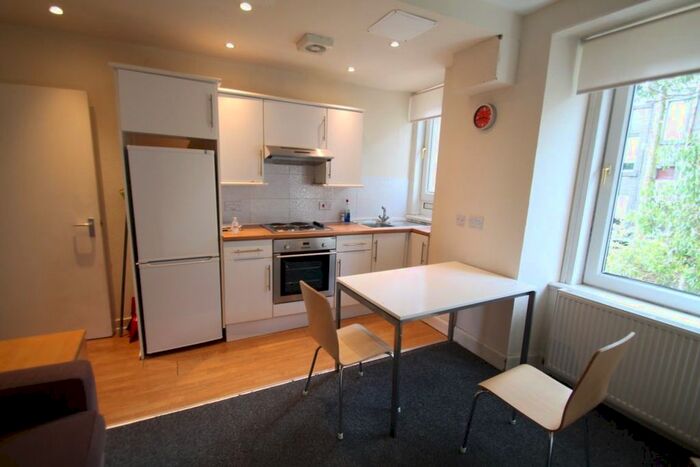 2 Bedroom Flat To Rent In Springhill, Dundee, DD4