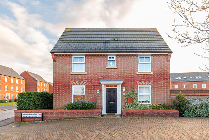 3 Bedroom Semi-Detached House For Sale In Neweham Road, Eagle Farm South, Milton Keynes, MK17