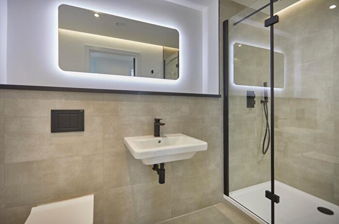 2 Bedroom Apartment To Rent In Apt . :: One Silk Street, M4
