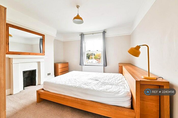 3 Bedroom Flat To Rent In Hosford House, London, SE23