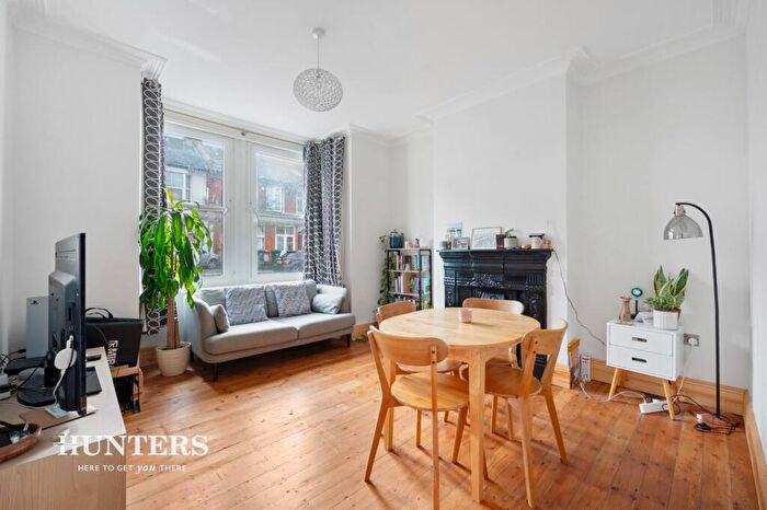 2 Bedroom Flat To Rent In Naylor Road, London, N20