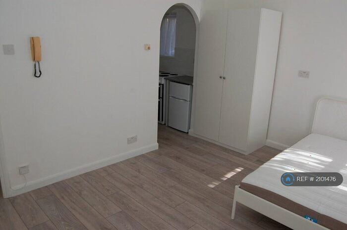 Studio To Rent In Clowser Close, Sutton, SM1