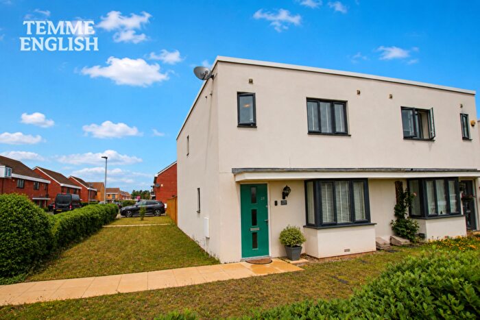 3 Bedroom Semi-Detached House For Sale In Shearwater Avenue, East Tilbury, RM18