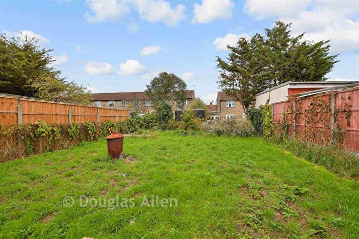 2 Bedroom Semi Detached House For Sale In Bosworth Road, Dagenham, Essex, RM10