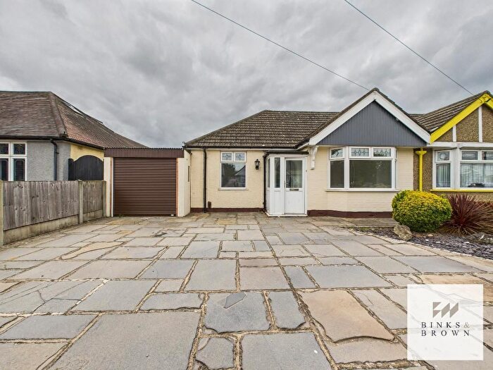 3 Bedroom Semi-Detached Bungalow For Sale In Tennyson Avenue, Grays, Essex, RM17