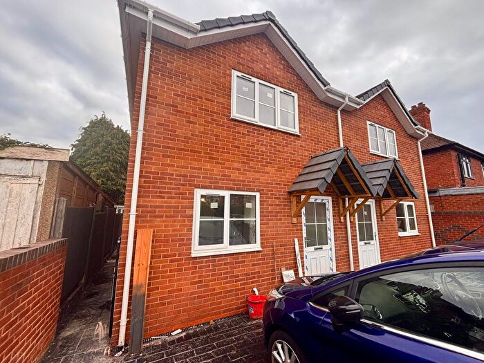 3 Bedroom House To Rent In Bretlands Way, Burton-On-Trent, DE15