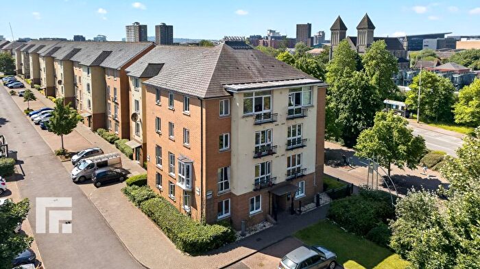 2 Bedroom Apartment For Sale In Vellacott Close, Cardiff, CF10