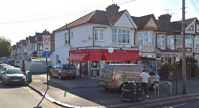 2 Bedroom Maisonette To Rent In Rowden Park Gardens, London, E4