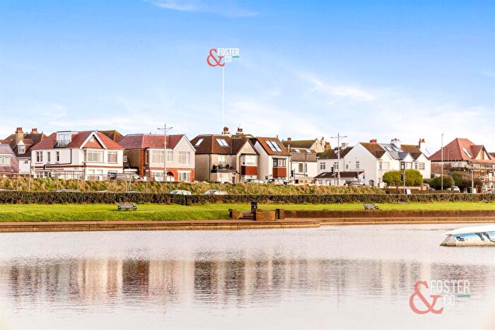 3 Bedroom Flat For Sale In Kingsway, Hove, BN3