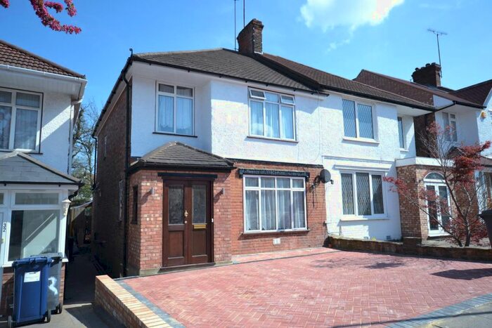 3 Bedroom Semi-detached House To Rent In Nethercourt Avenue, West Finchley, London, N3