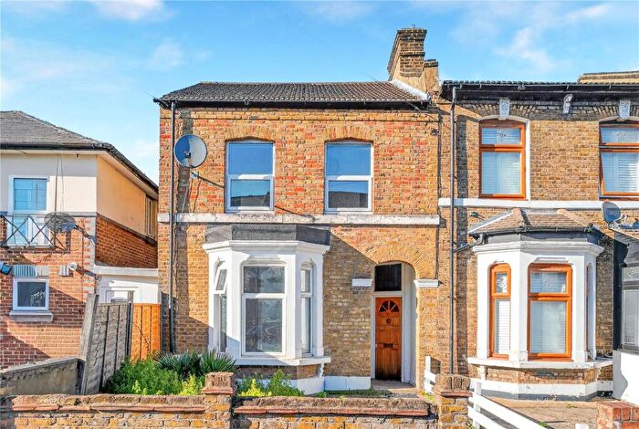 3 Bedroom Flat To Rent In Vale Road, London, E7