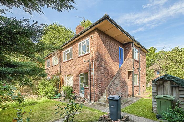 2 Bedroom Maisonette To Rent In Kelman Close, London, SW4