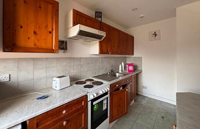 1 Bedroom Flat For Sale In A Avenue Road, Haringey, London, N15