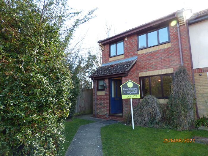 3 Bedroom Semi-Detached House To Rent In Yeomans Close, Bungay, NR35