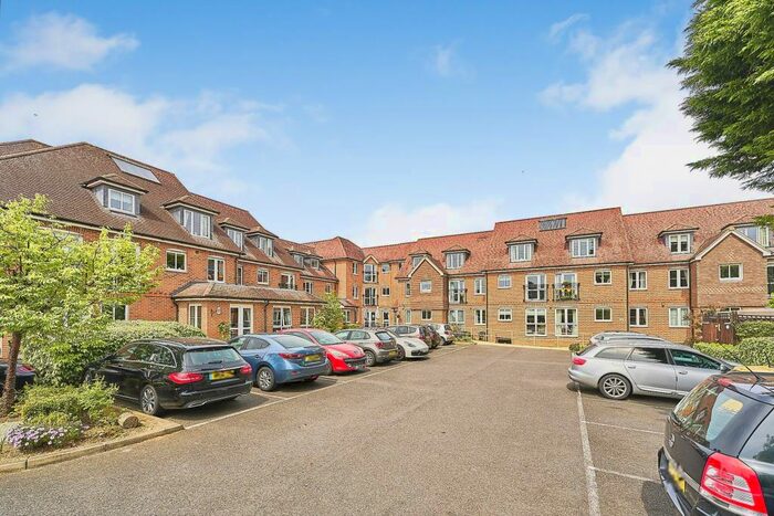 1 Bedroom Flat To Rent In Barnes Wallis Court - Byfleet, KT14