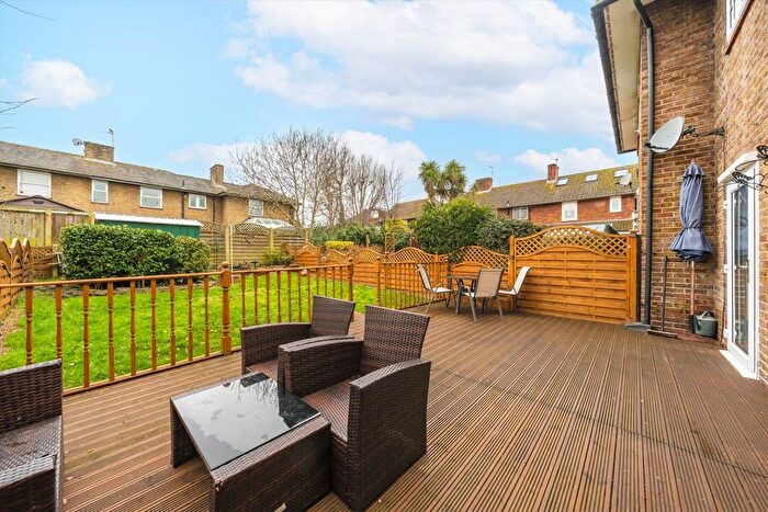 3 Bedroom Property For Sale In Gibbon Walk, Putney, SW15