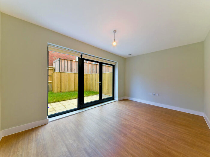 3 Bedroom House To Rent In Weavers Yard, Newbury Newbury, RG14