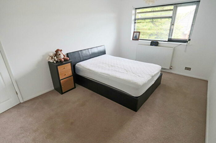 2 Bedroom Apartment For Sale In Tupwood Lane, Caterham, CR3