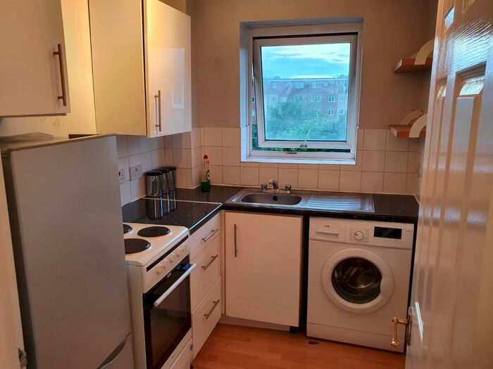 2 Bedroom Flat To Rent In Coopers Close, Dagenham, RM10