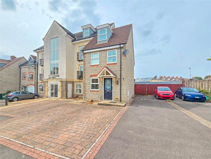 3 Bedroom End Of Terrace House For Sale In Dragonfly Close, Kingswood, Bristol, BS15