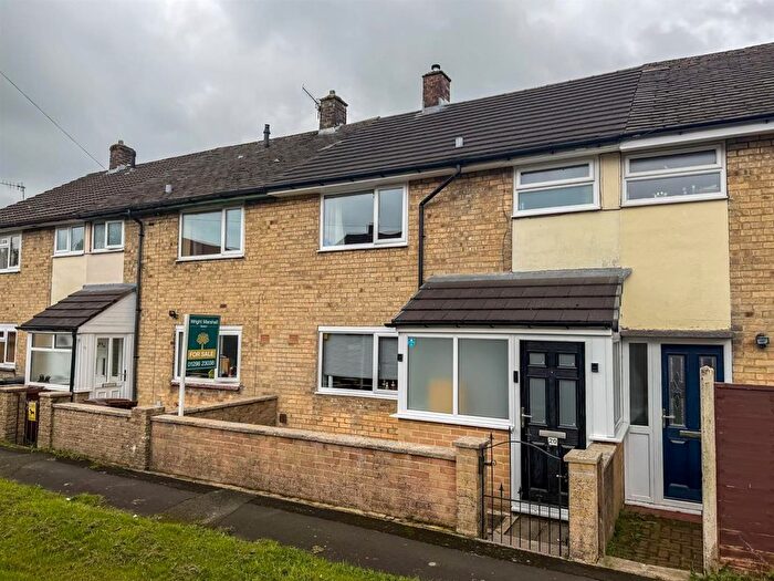 3 Bedroom Terraced House For Sale In Elizabeth Avenue, Buxton, SK17