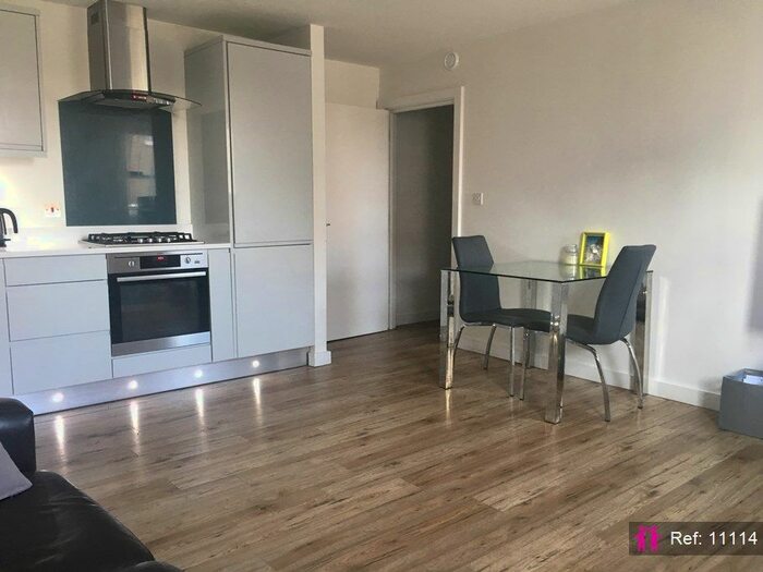 2 Bedroom Flat To Rent In Blackheath Road, London, SE10