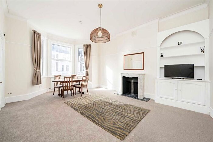 2 Bedroom Flat To Rent In Sinclair Gardens, London, W14