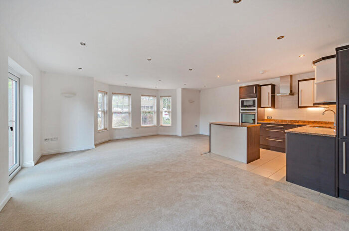 2 Bedroom Flat For Sale In Elwyn Road, Exmouth, Devon, EX8