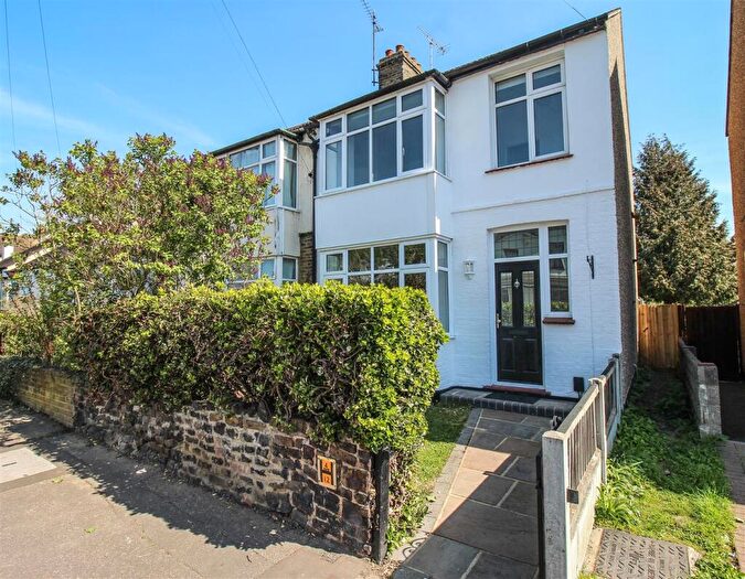 3 Bedroom Semi-Detached House For Sale In Lonsdale Road, Southend-On-Sea, SS2