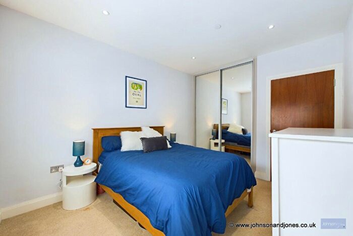 1 Bedroom Flat For Sale In Mead Court, Chertsey, Surrey, KT16