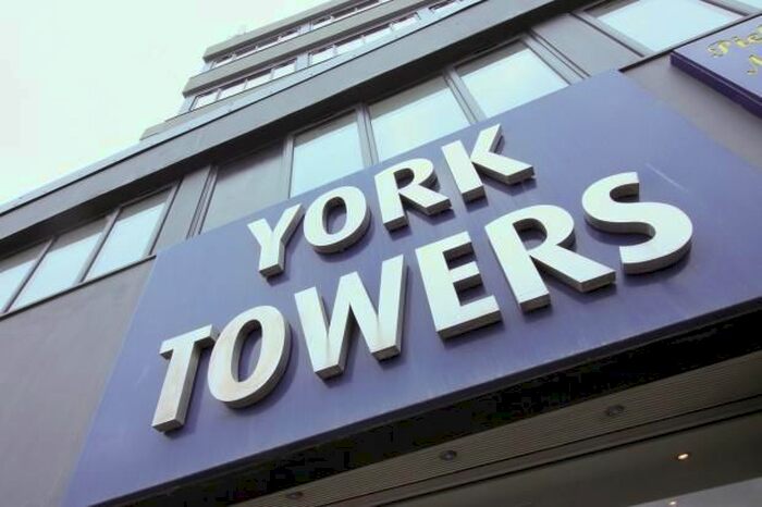 2 Bedroom Flat To Rent In York Towers, York Rd, Leeds, West Yorkshire, LS9